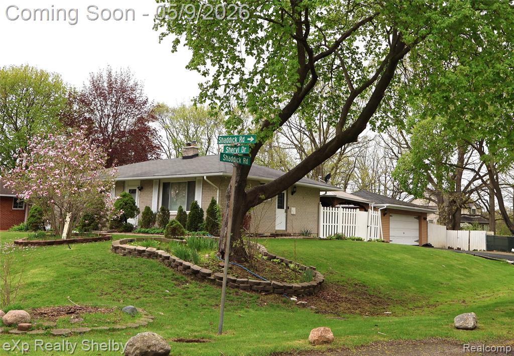 719 Sheryl Drive, Waterford, MI 48328 — Photo 2