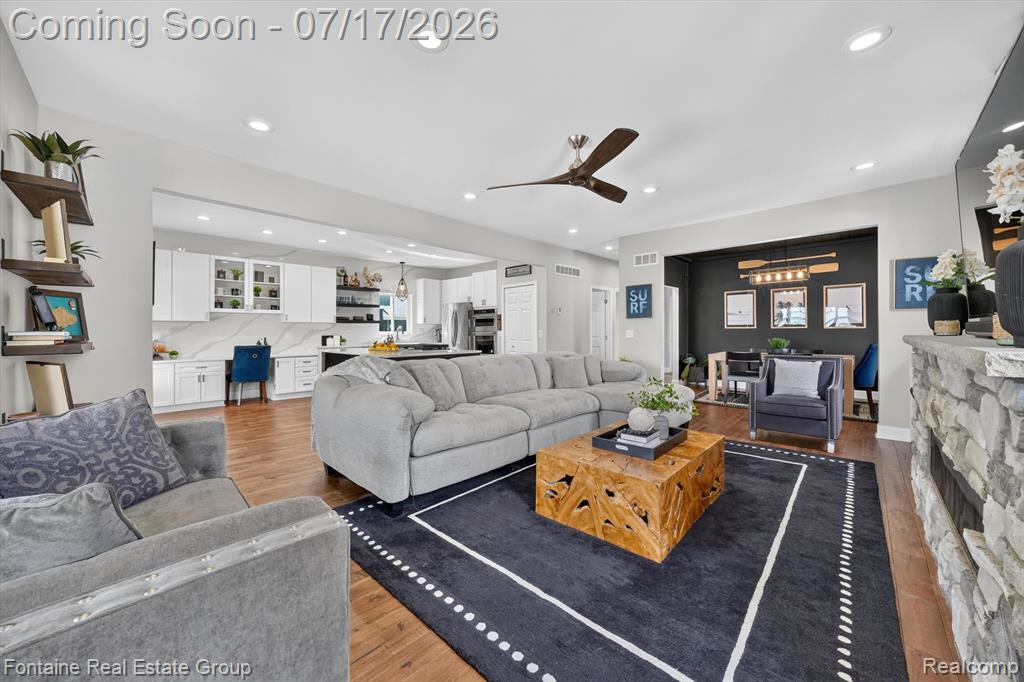 240 Rosebud Court, Walled Lake, MI 48390 — Photo 13