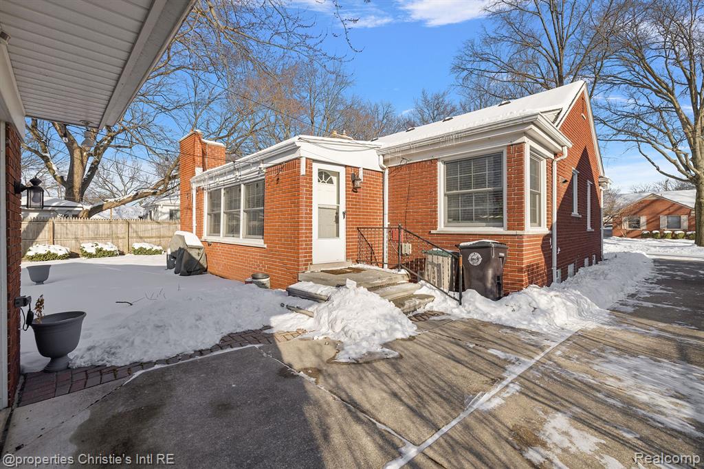 459 BOURNEMOUTH Circle, Grosse Pointe Farms, MI 48236 — Photo 37