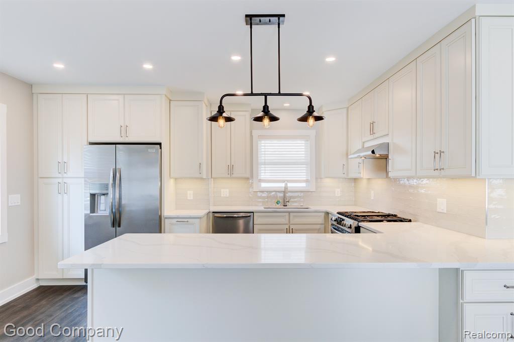 530 W HAZELHURST Street, Ferndale, MI 48220 — Photo 9