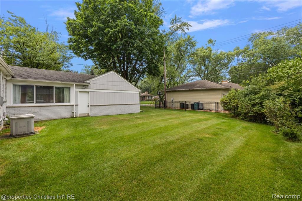 31711 Arlington Drive, Beverly Hills, MI 48025 — Photo 19
