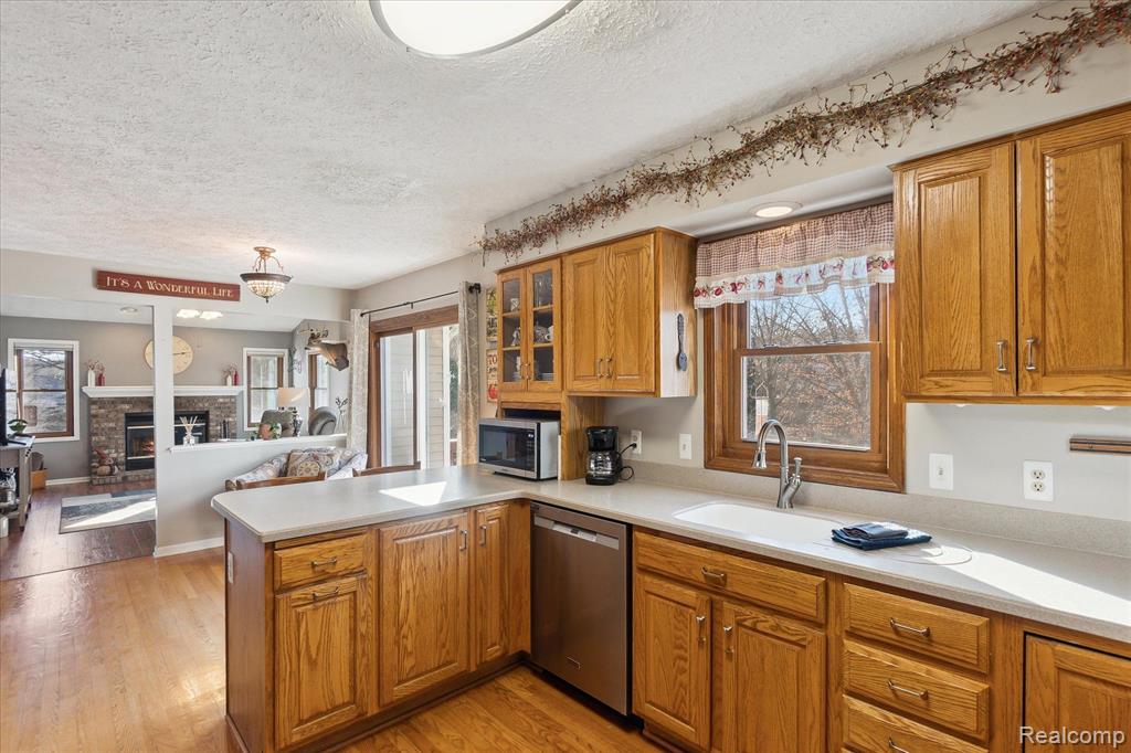 7694 THUNDER BAY Drive, Pinckney, MI 48169 — Photo 13