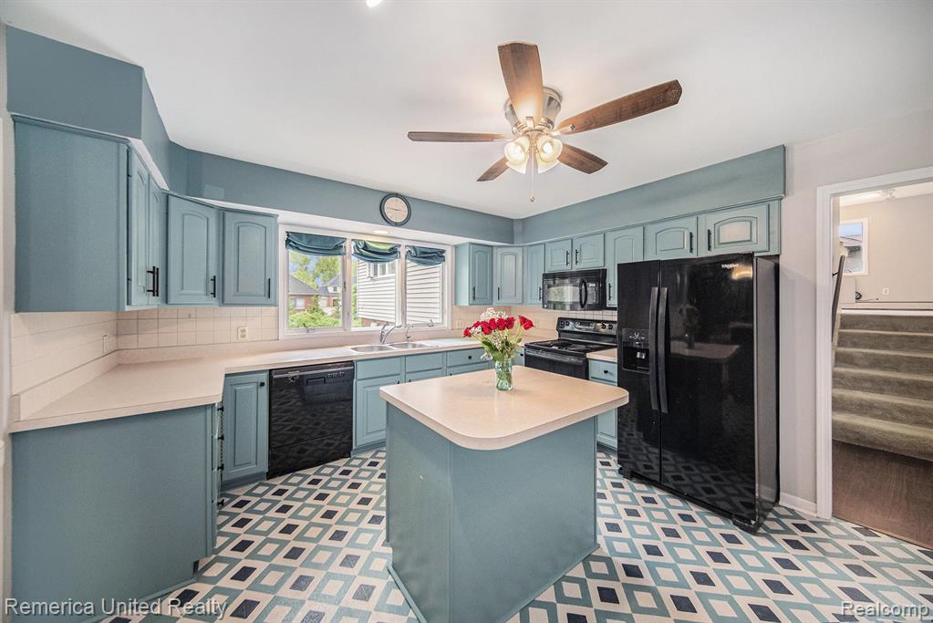 10606 HEENAN Drive, Whitmore Lake, MI 48189 — Photo 9
