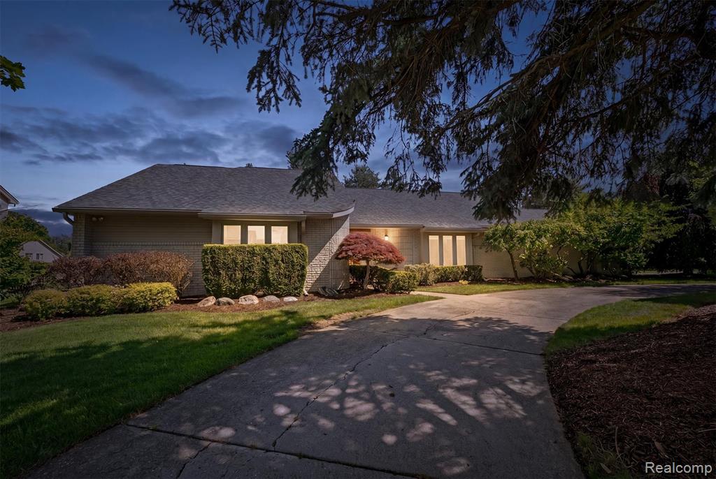 4771 Mada Court, West Bloomfield, MI — front exterior