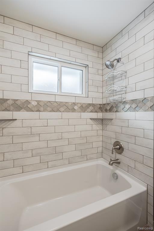 1998 Lakeview Drive, Lapeer, MI 48446 — Photo 19