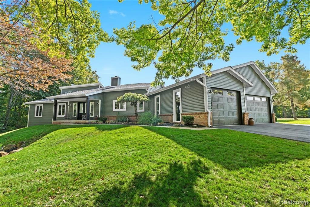 12002 Renfrew Court, Hartland, MI 48353 — front exterior