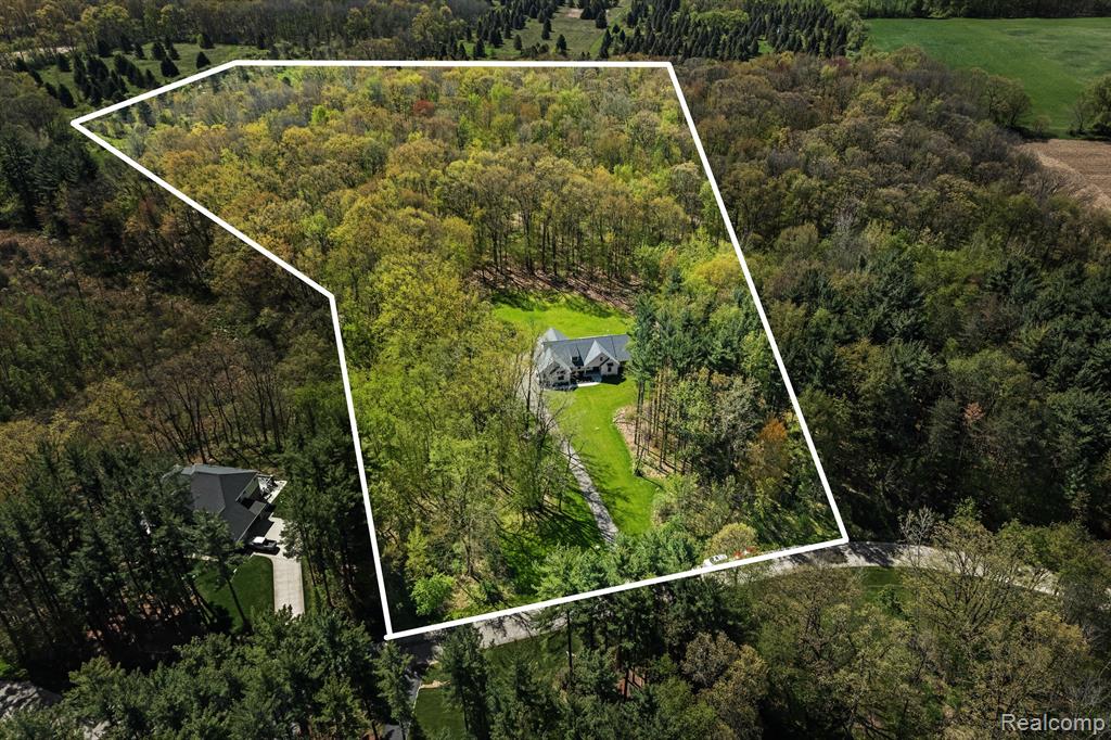 5697 EVERGREEN KNOLL, Howell, MI 48855 — Photo 27
