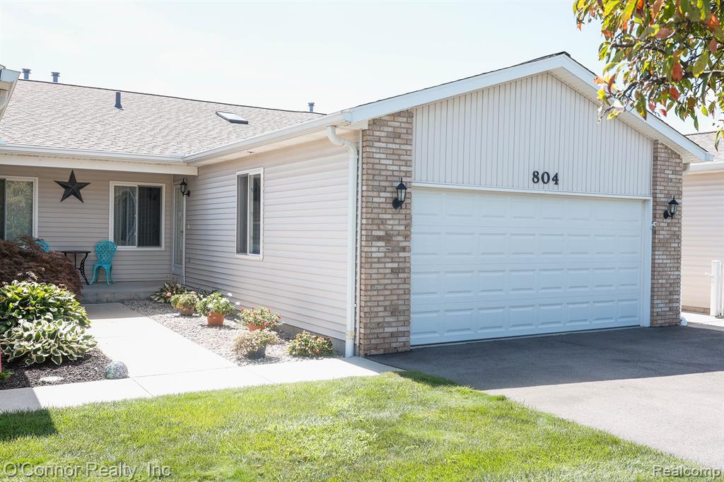 804 Crystal Lane, Marysville, MI 48040 — Photo 2