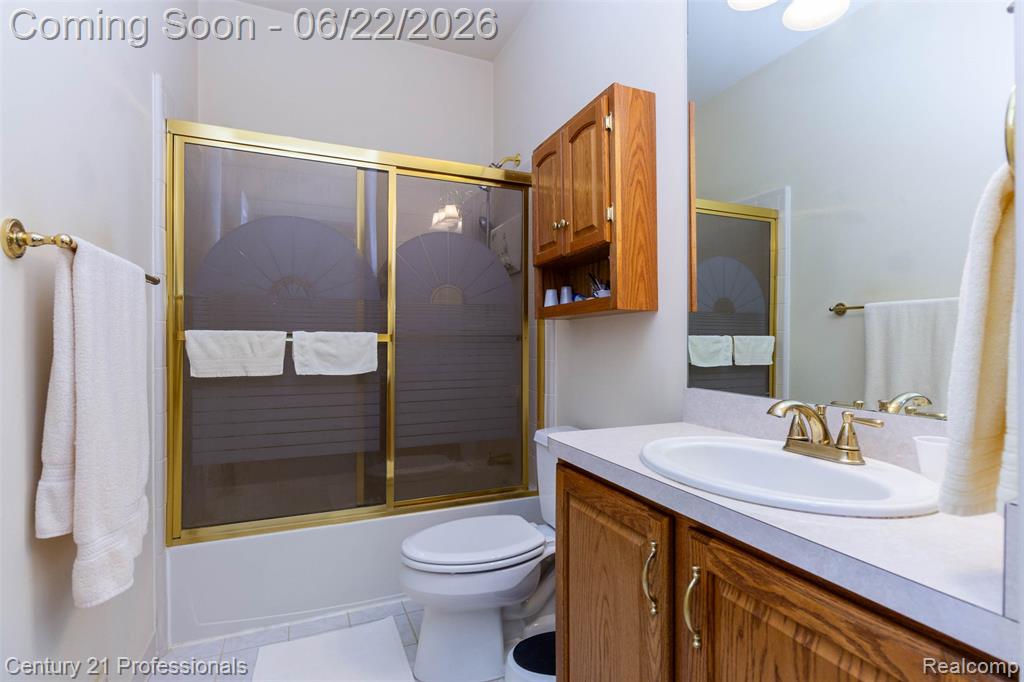 8225 Brookstone Lane, Clawson, MI 48348 — Photo 37