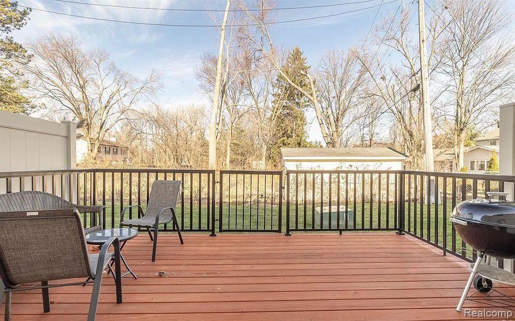 1623 WIMBLEDON Drive, 16, Walled Lake, MI 48390 — Photo 30