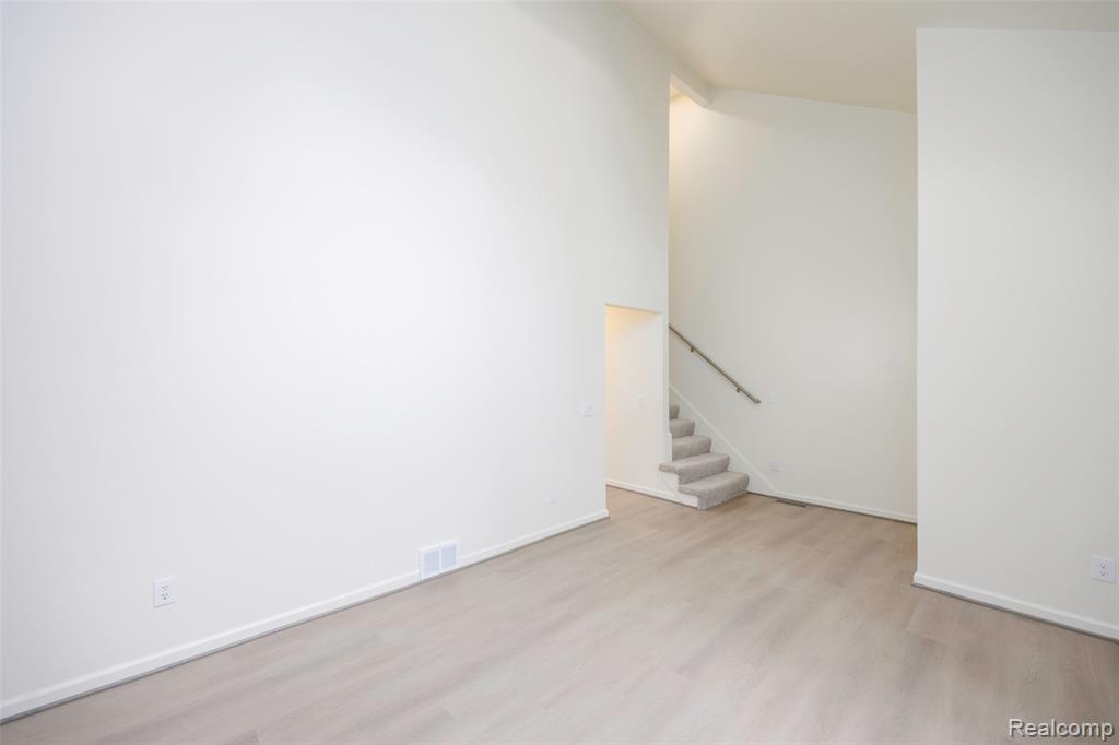 20505 Ridgemont Road, Harper Woods, MI 48225 — Photo 10