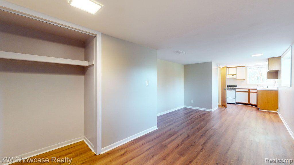 574 YOUNG Road, White Lake, MI 48383 — Photo 23