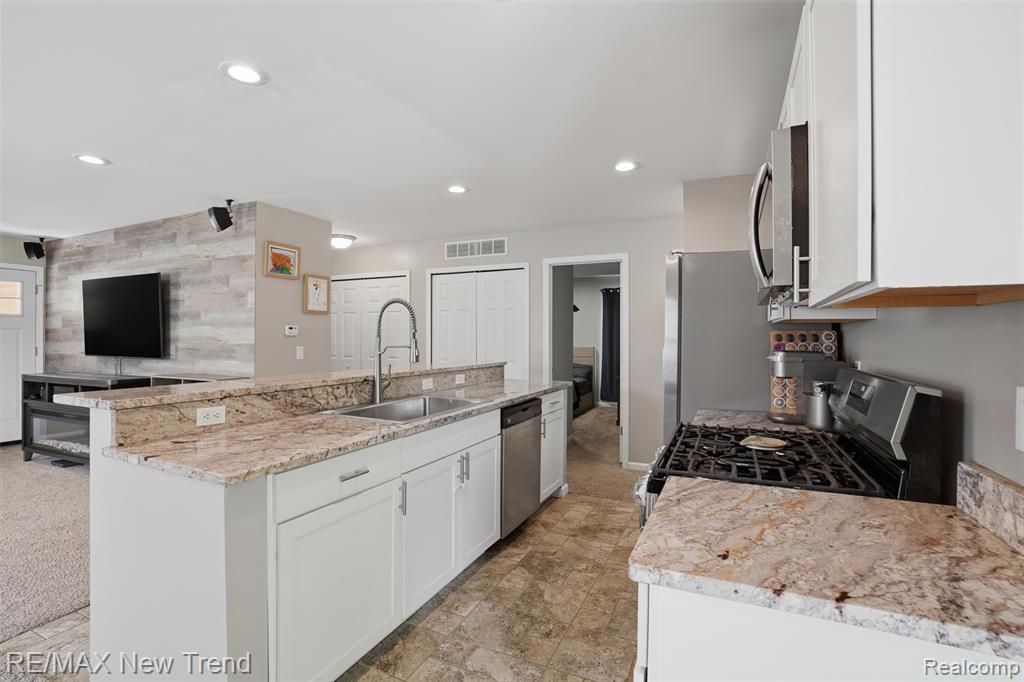 6070 Hackett, Waterford, MI 48327 — Photo 10