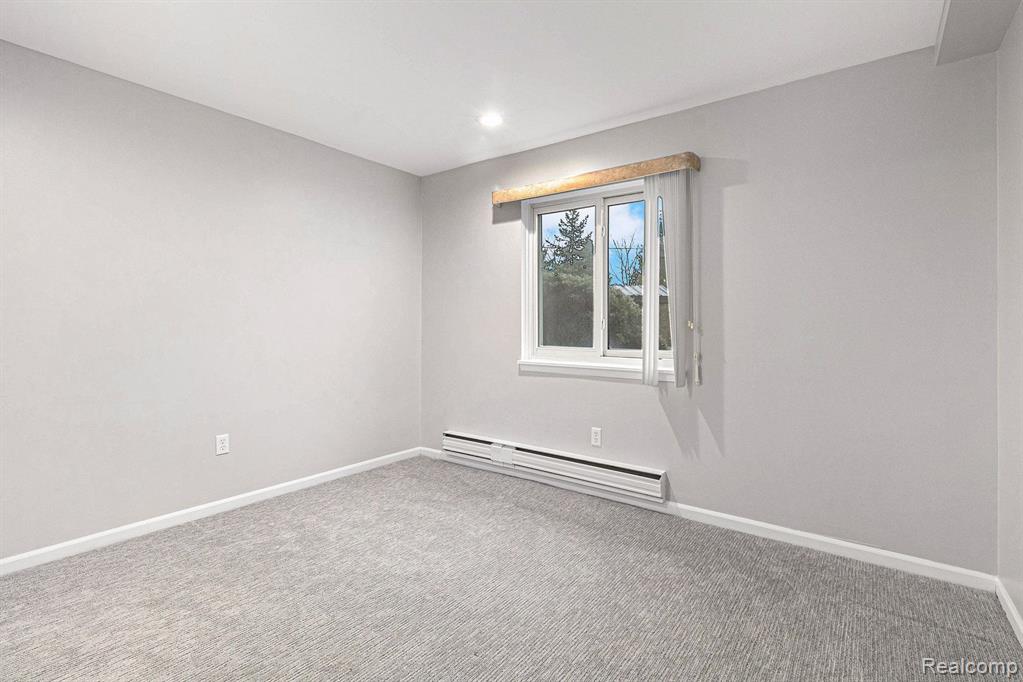 1834 COLONIAL VILLAGE Way, 2, Waterford, MI 48328 — Photo 15