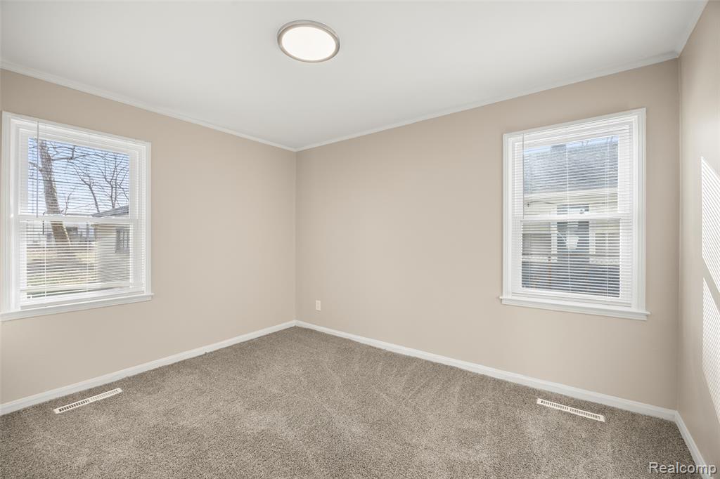 10101 Albany Street, Oak Park, MI 48237 — Photo 13