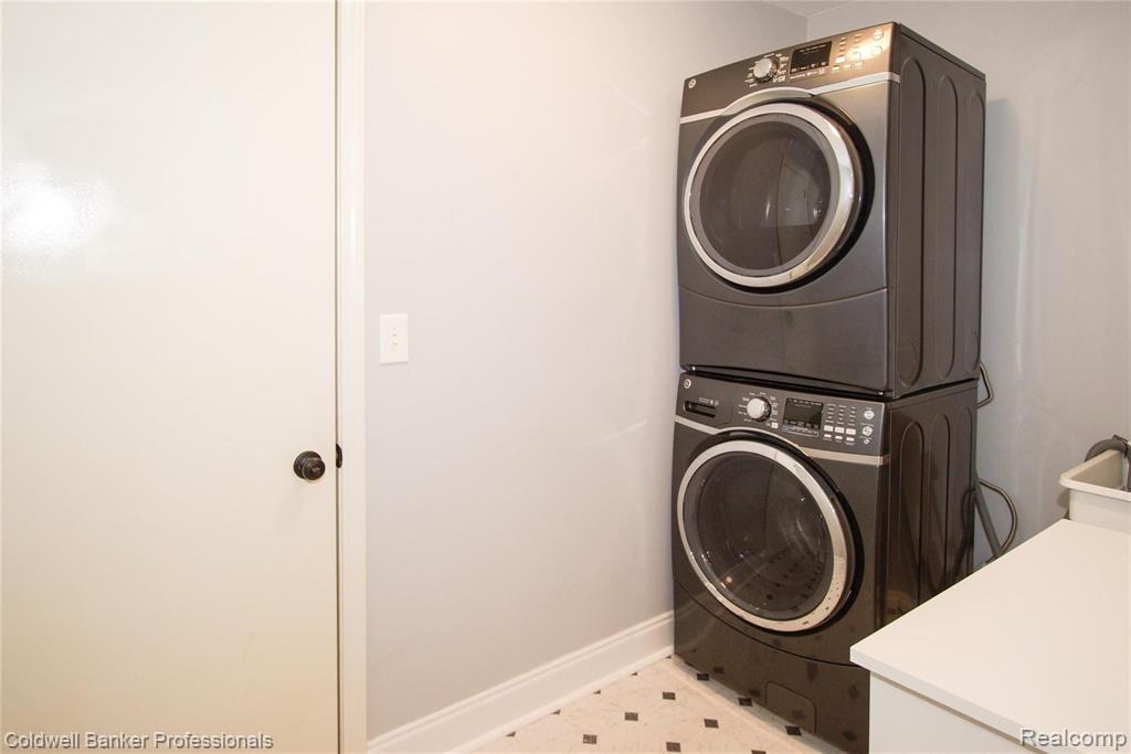 3110 VILLAGE Circle, Ann Arbor, MI 48108 — Photo 17