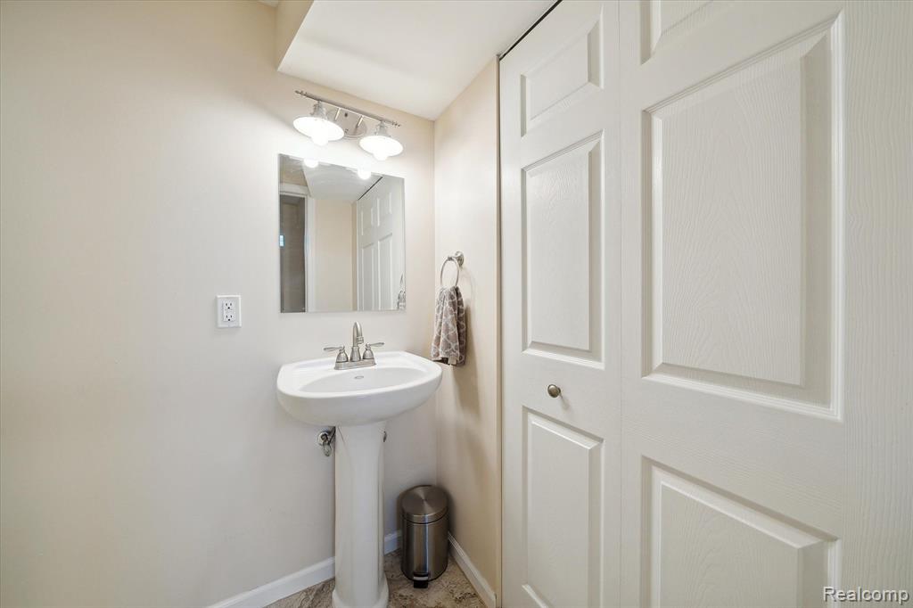 22270 QUAIL RUN Circle, 2, South Lyon, MI 48178 — Photo 36