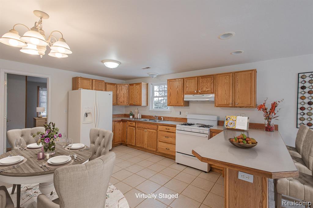 6194 E HILL Road, Grand Blanc, MI 48439 — Photo 5