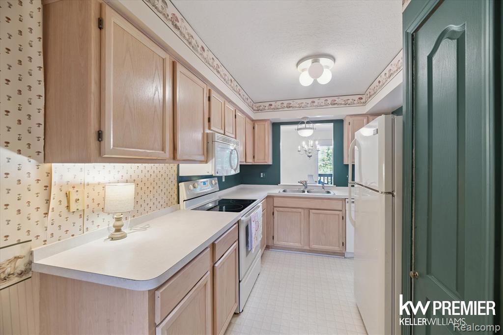4862 Ashley Lane, Waterford, MI 48329 — Photo 11