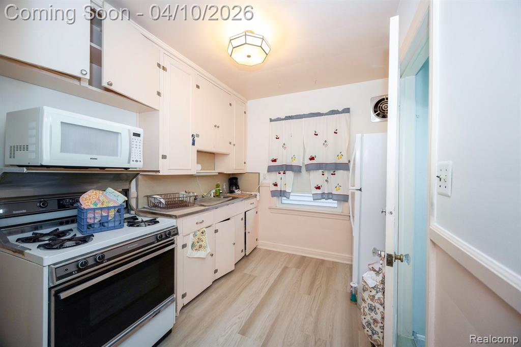 344 Oak Street, Wyandotte, MI 48192 — Photo 15