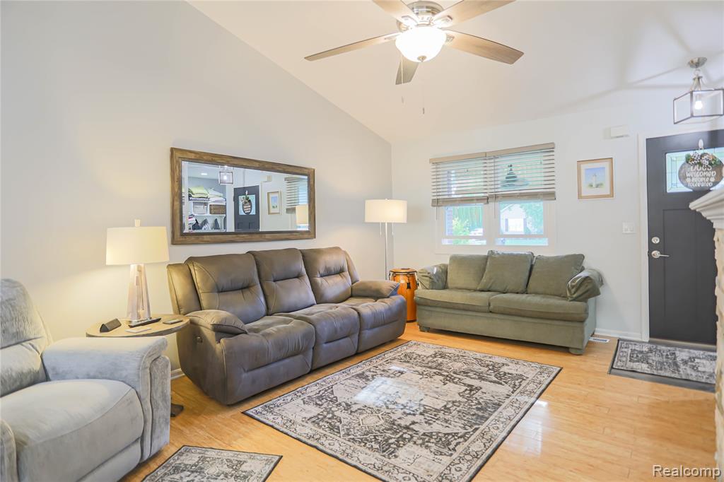 39567 Macomber Street, Harrison Township, MI — Photo 10
