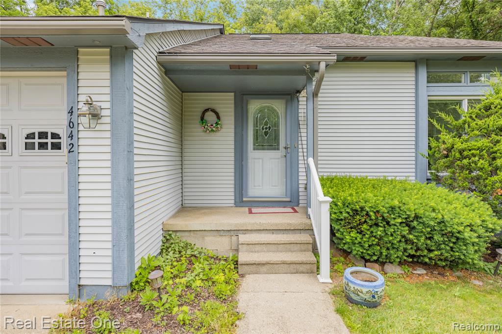 4642 Ponderosa Street, Commerce Twp, MI 48382 — Photo 3