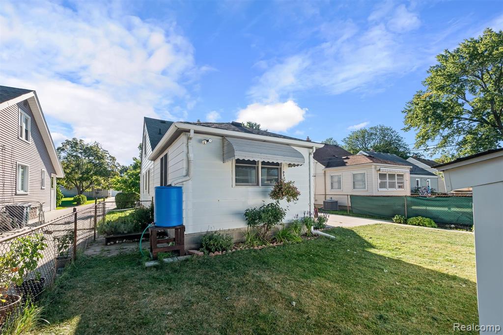 917 N Edison Avenue, Royal Oak, MI 48067 — Photo 41