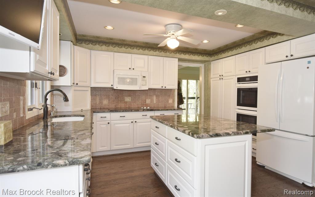 1030 STRATFORD PLACE, # 12, Bloomfield Hills, MI 48304 — Photo 22