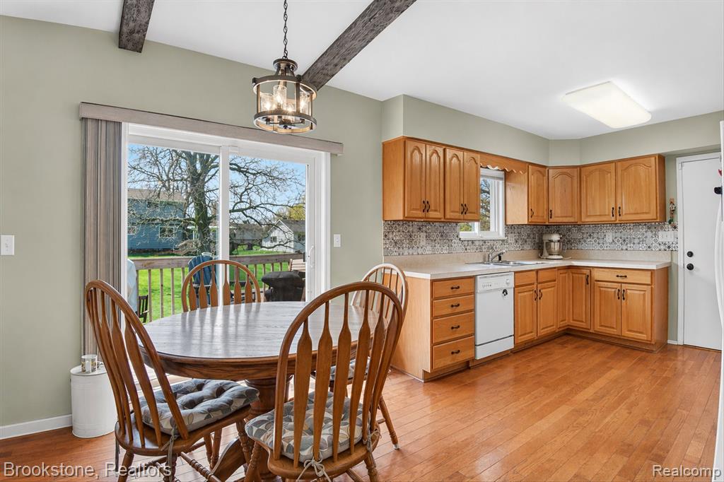 1086 Risecliff Drive, Grand Blanc, MI 48439 — Photo 7