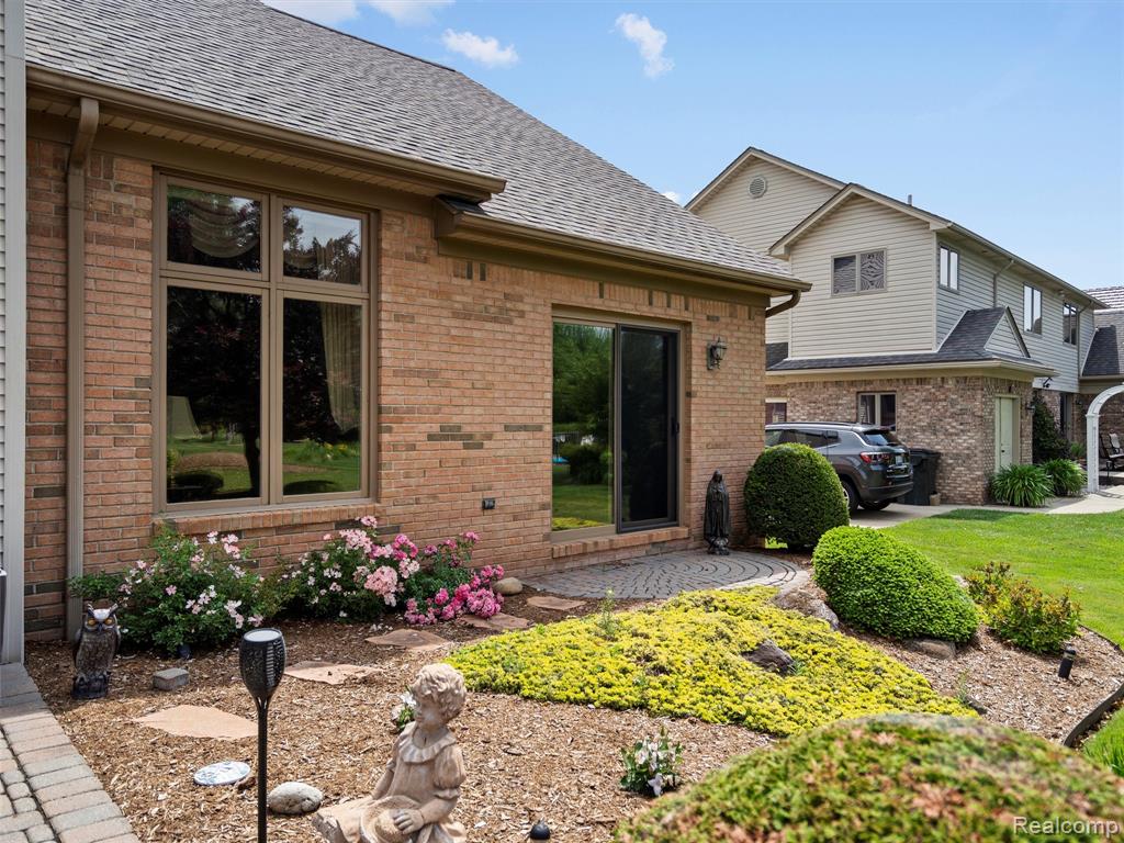 47215 Robins Nest Drive, Utica, MI 48315 — Photo 48