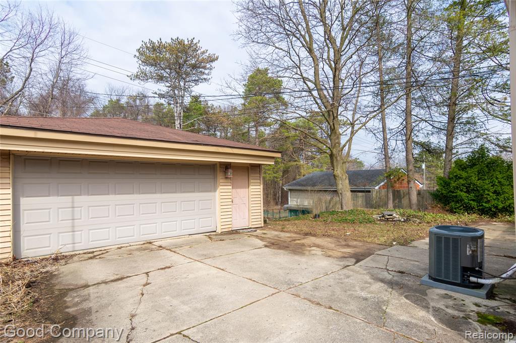 725 Duchess Street, Milford, MI 48381 — Photo 21