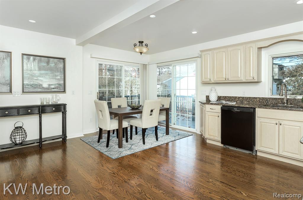 620 CATALPA Drive, Royal Oak, MI 48067 — Photo 13
