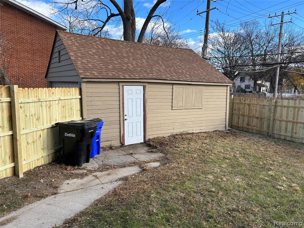 21733 MCNICHOLS Road, Detroit, MI 48219 — Photo 32