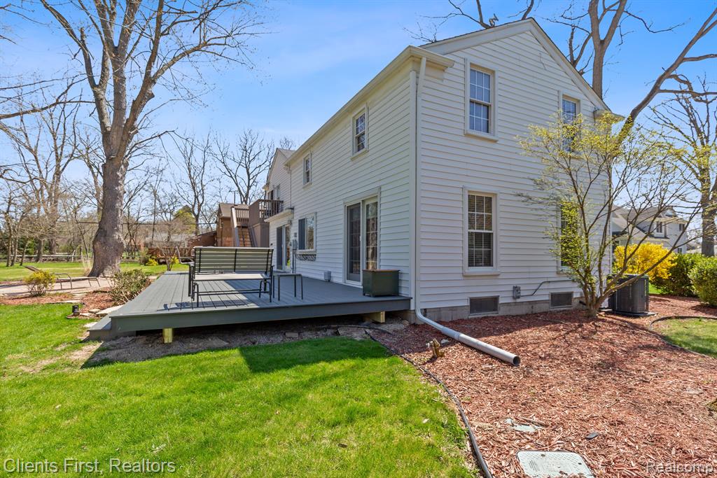 9350 BYROMAR Lane, Grosse Ile, MI 48138 — Photo 38