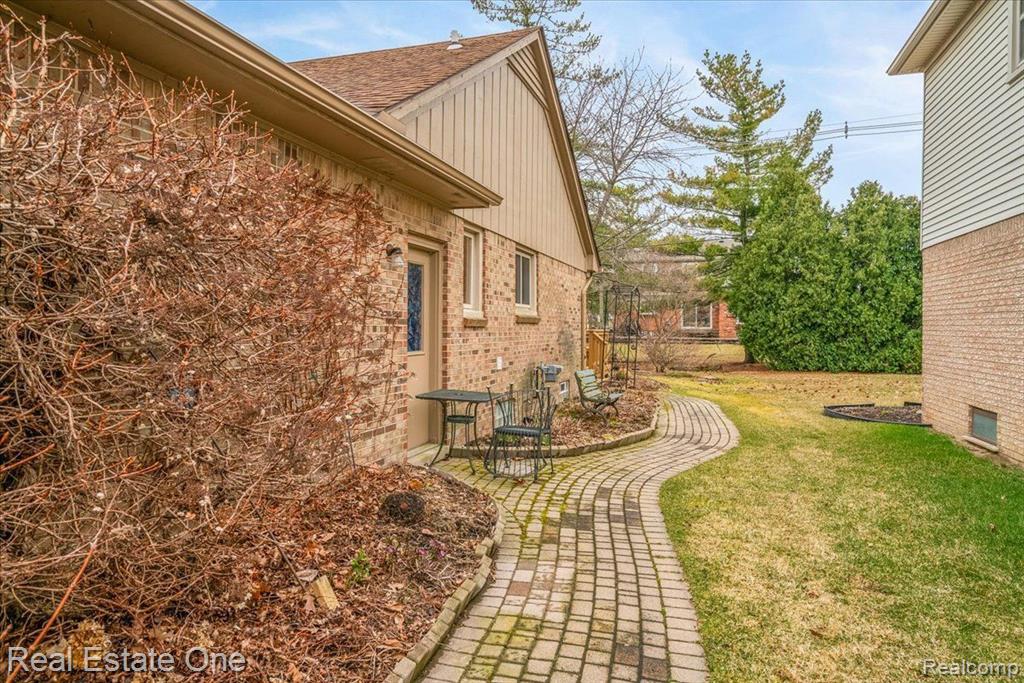 16161 WEATHERFIELD Drive, Northville, MI 48168 — Photo 7