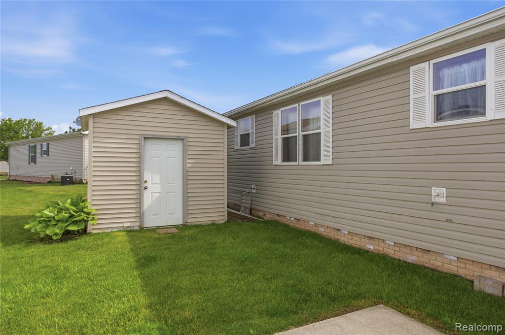 9857 Rembrandt Way, Fenton, MI 48430 — Photo 43