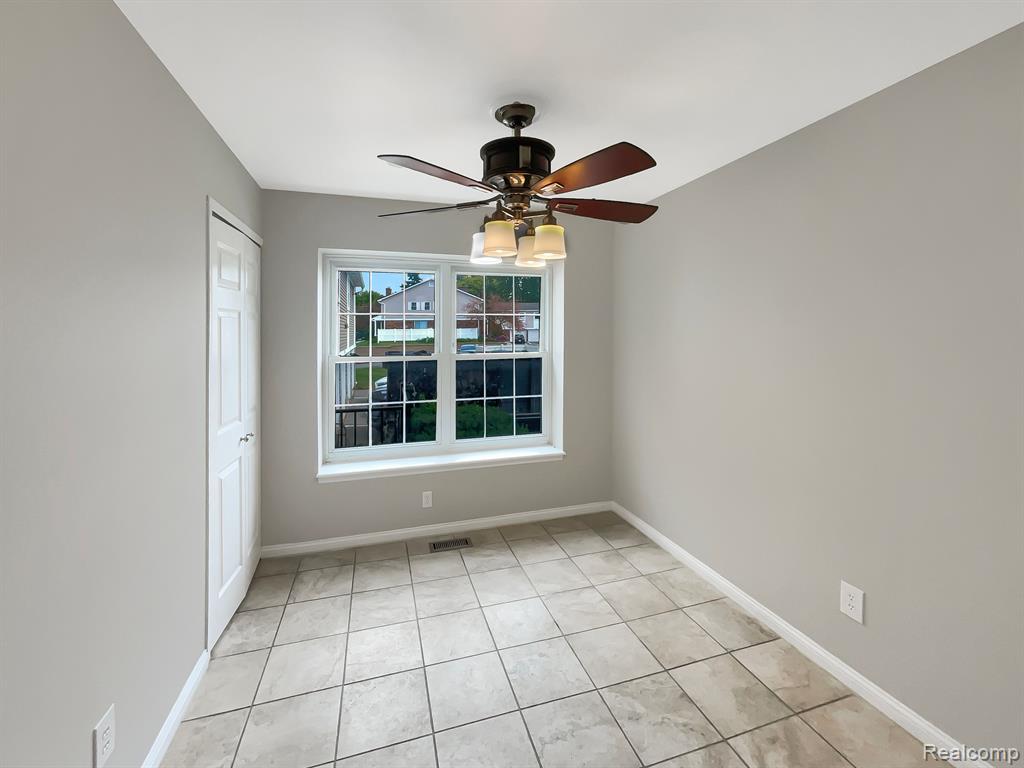 20826 W GLEN HAVEN Circle, Northville, MI 48167 — Photo 12