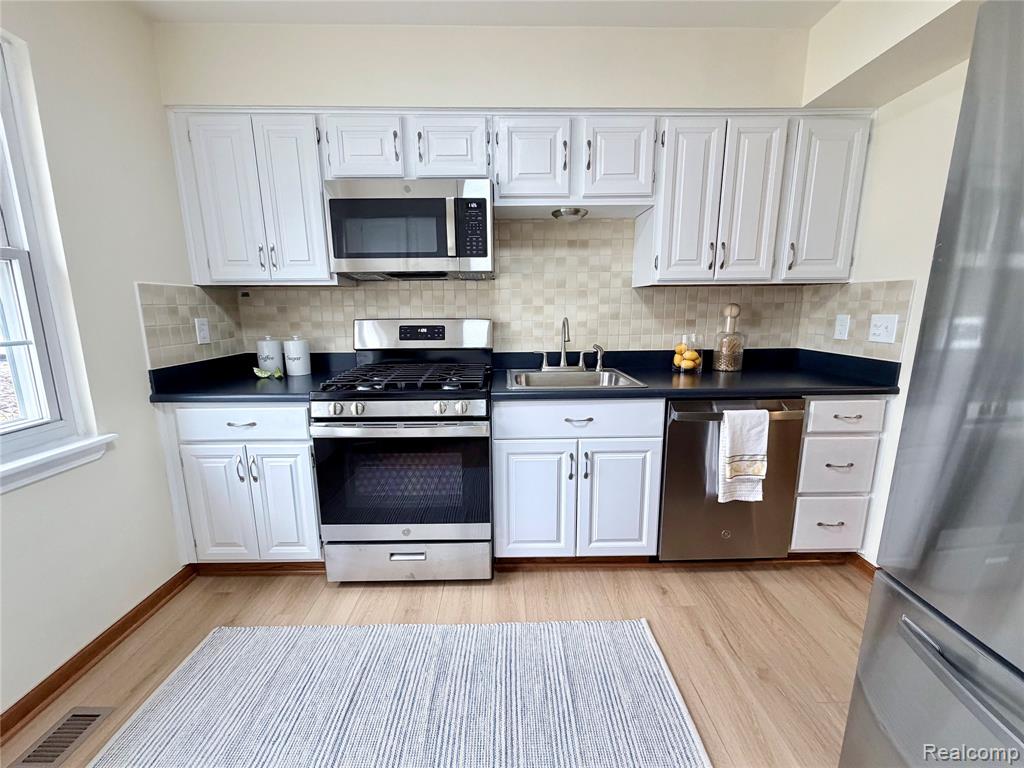20204 Longwood Court, Northville, MI 48167 — Photo 4