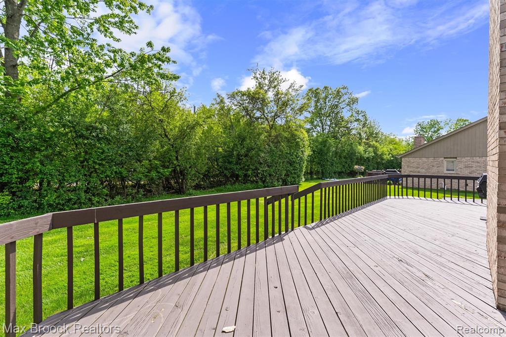 5725 Ridgewood Road, West Bloomfield, MI — Photo 40