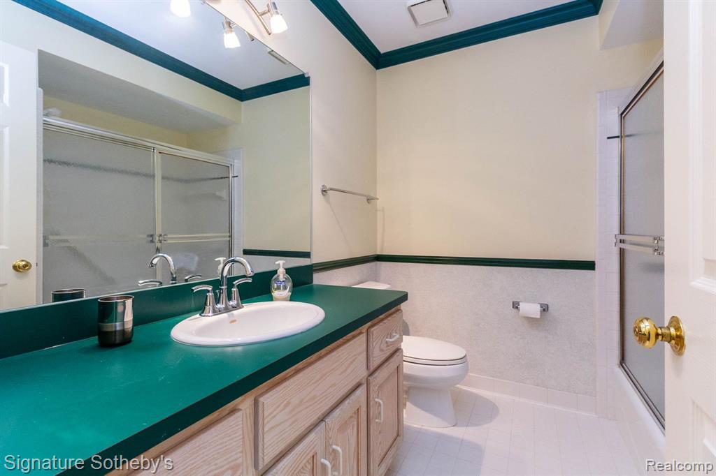 424 Oak Run Court, 11, Royal Oak, MI 48073 — Photo 34