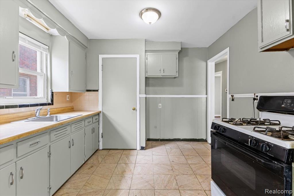 6905 Archdale Street, Dearborn, MI 48228 — Photo 9