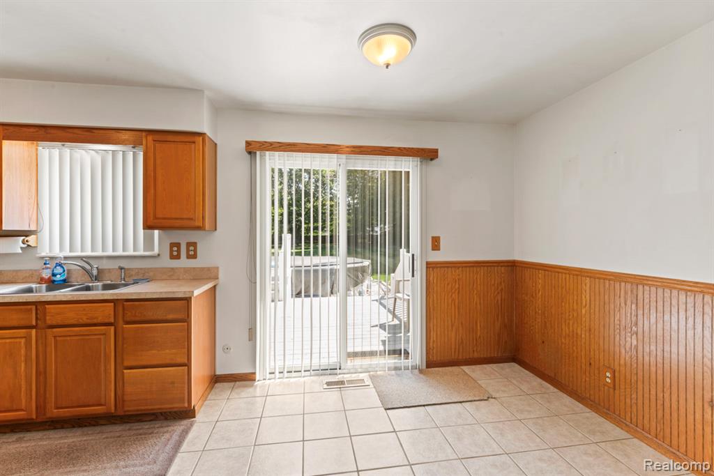 4243 Moulton Drive, Flint, MI 48507 — Photo 17