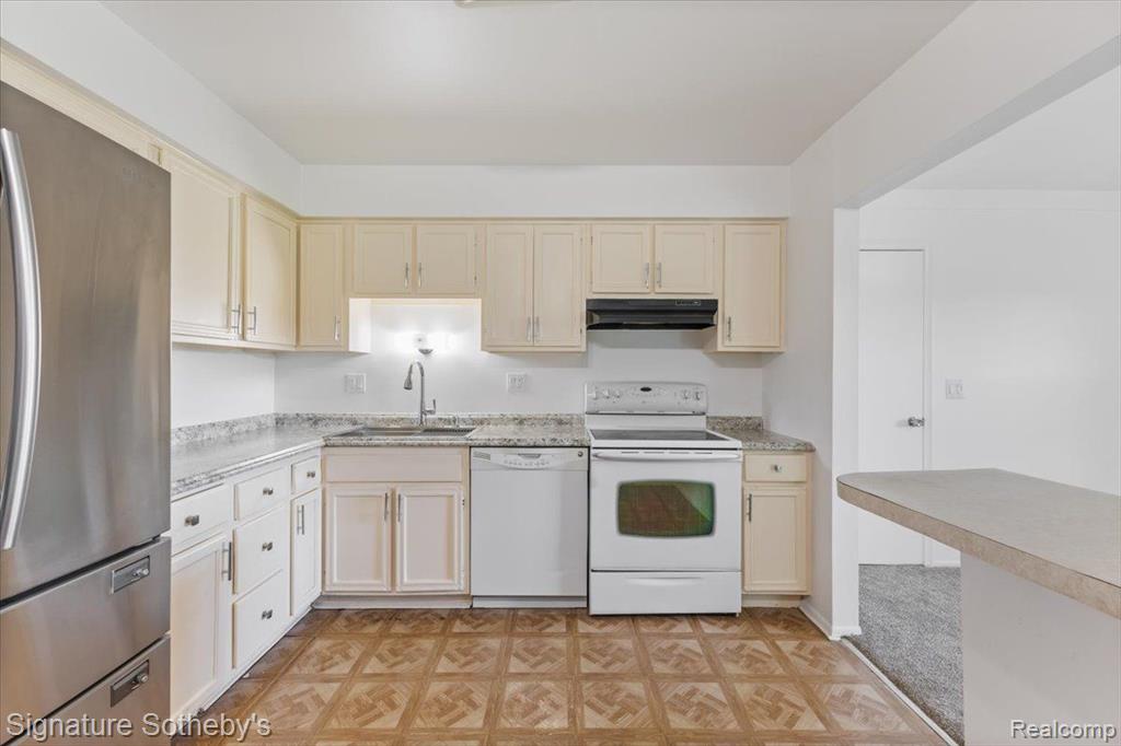 27598 E ECHO, 248, Farmington Hills, MI 48334 — Photo 9