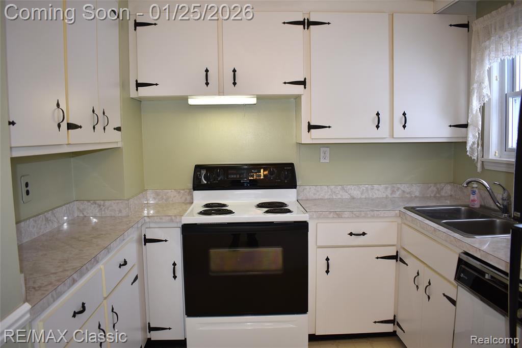 431 W Washington Street, Milford, MI 48381 — Photo 11