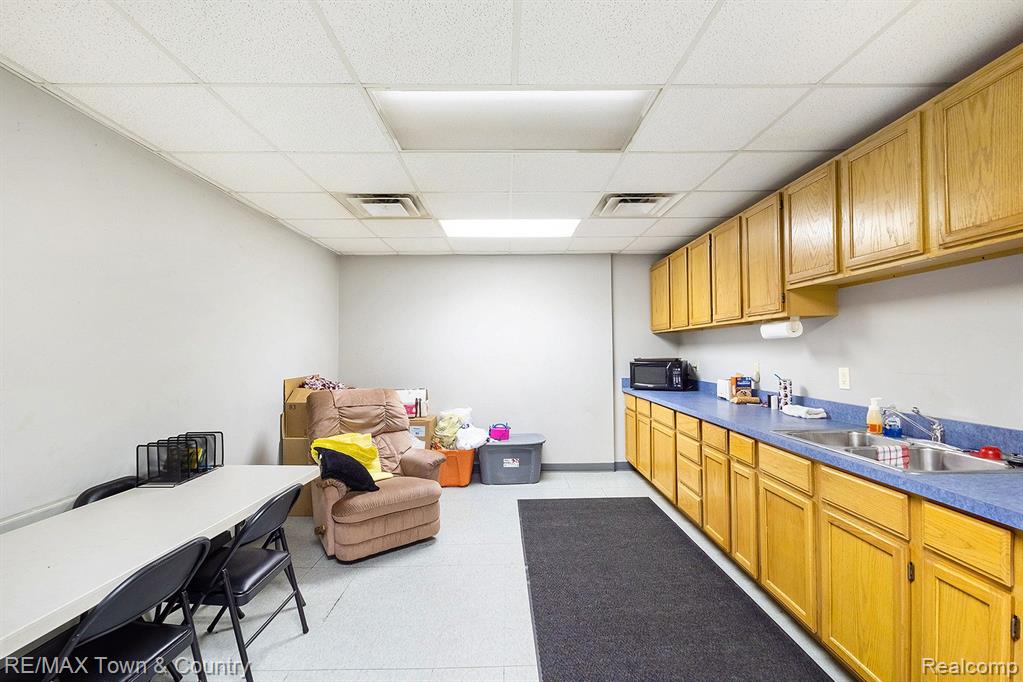2170 LAVELLE Road, Flint, MI 48504 — Photo 13