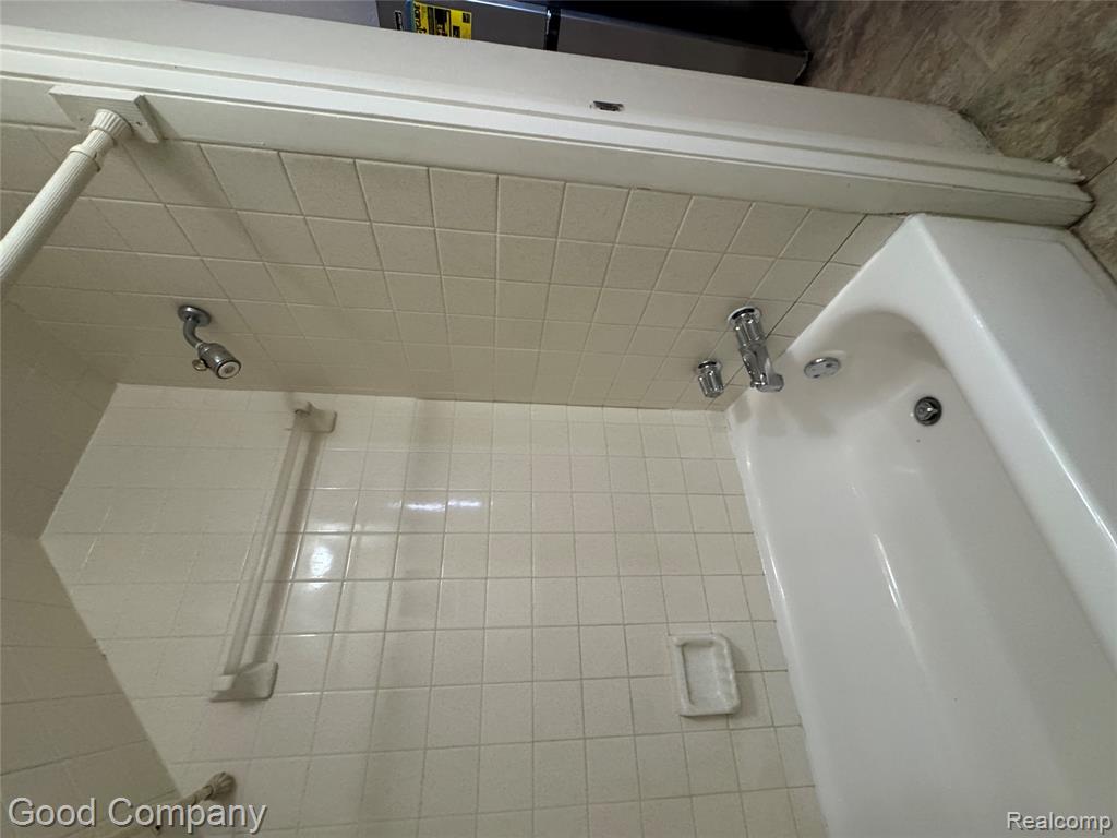 5695 Pontiac Lake Rd, Waterford, MI 48327 — Photo 7