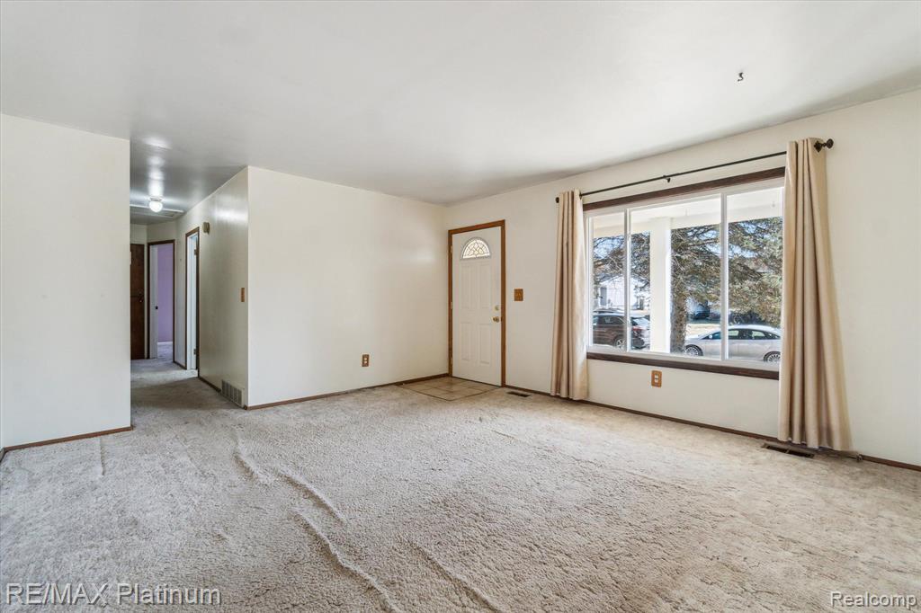 430 WILD OAK Lane, Perry, MI 48872 — Photo 15