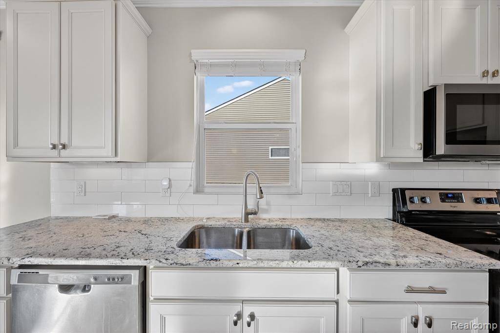 50195 Alden, Canton, MI 48188 — Photo 13