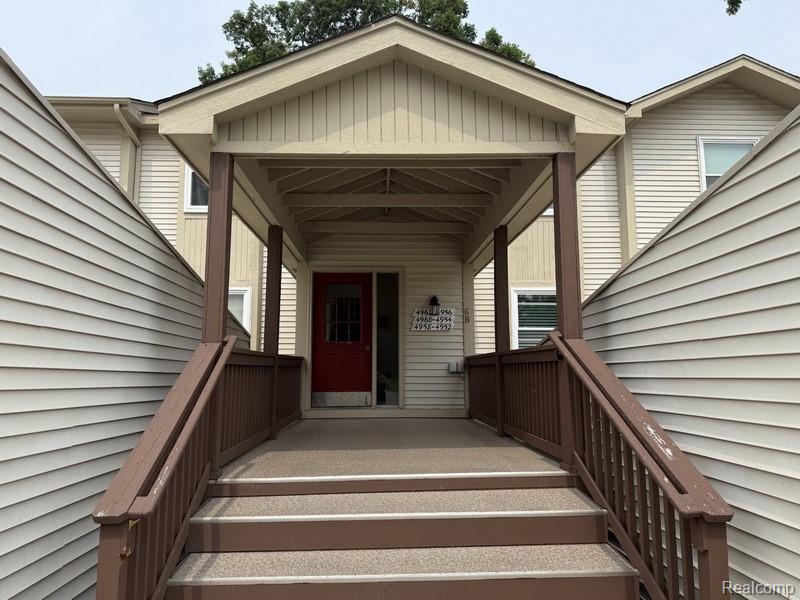 4962 OAK HILL Drive, 75, Waterford, MI 48329