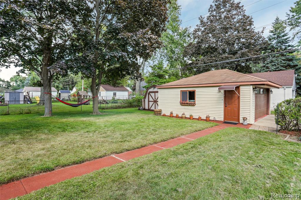 9912 Deering Street, Livonia, MI 48150 — Photo 30